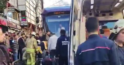 İstanbul Sultanahmet'te Bağcılar-Kabataş hattında tramvay yayaya çarptı! - Son dakika haberler